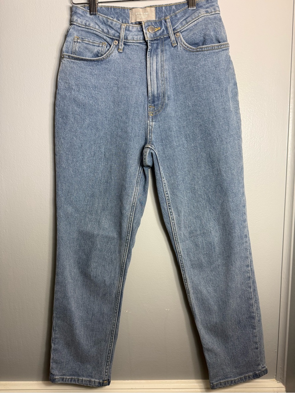 25. Everlane The Curvy Cheeky Jean Light Wash High-Rise Crop Jeans